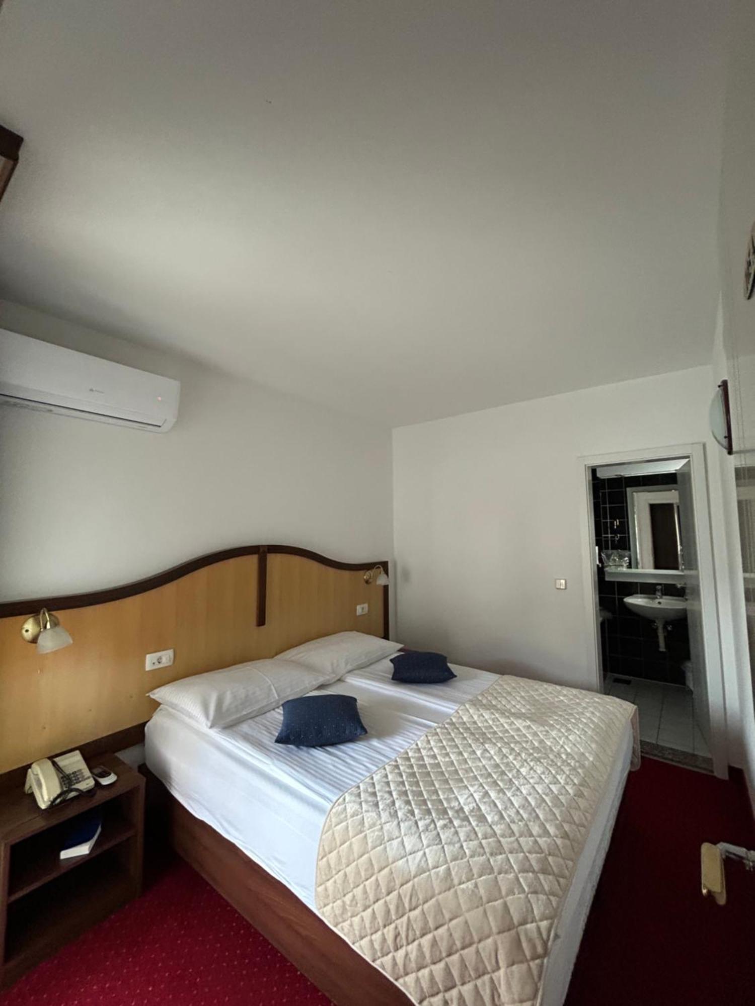 Hotel Bavaria Trogir Donji Seget Εξωτερικό φωτογραφία