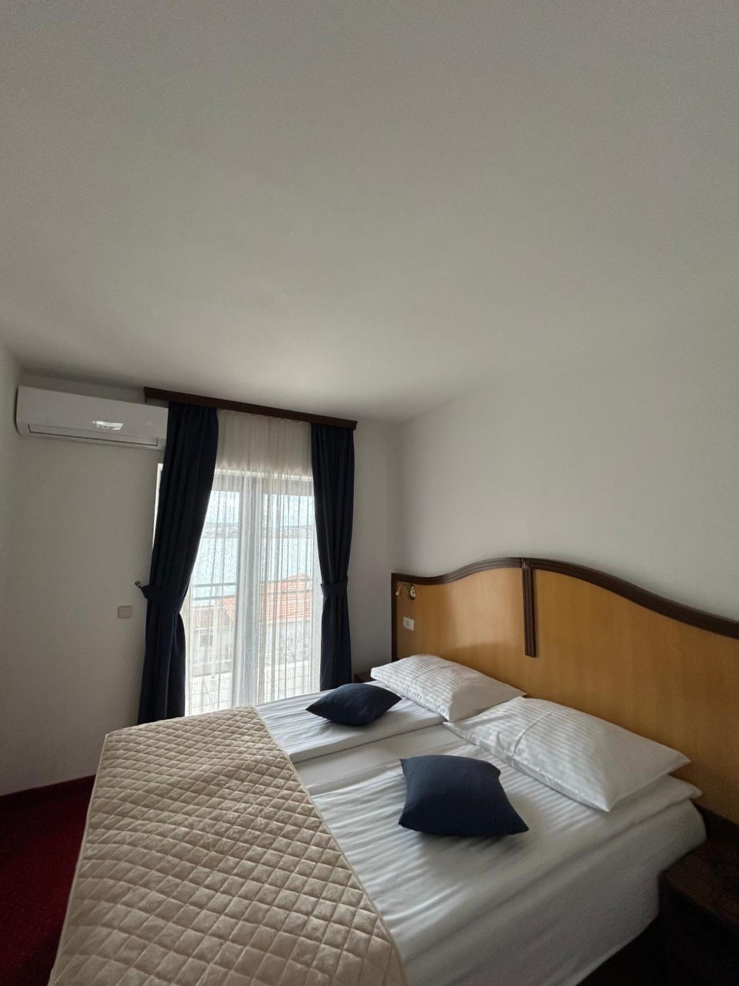Hotel Bavaria Trogir Donji Seget Εξωτερικό φωτογραφία