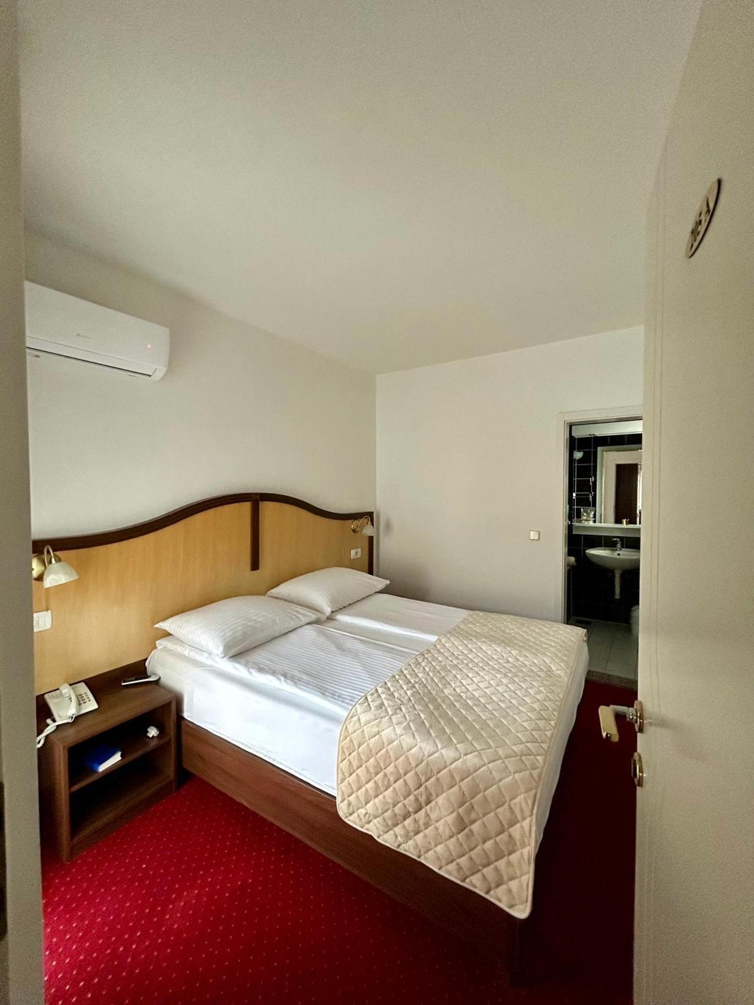 Hotel Bavaria Trogir Donji Seget Εξωτερικό φωτογραφία