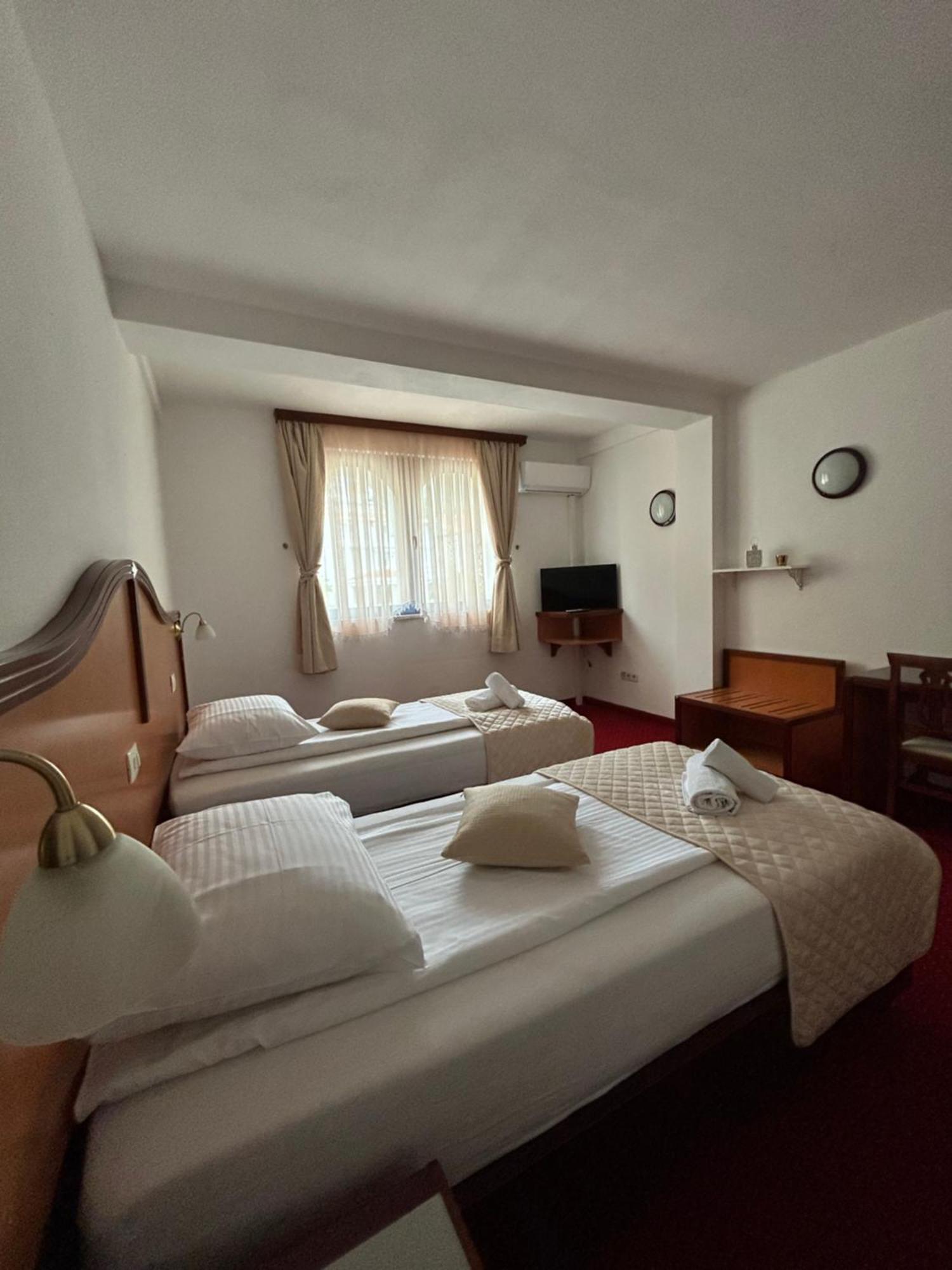 Hotel Bavaria Trogir Donji Seget Εξωτερικό φωτογραφία