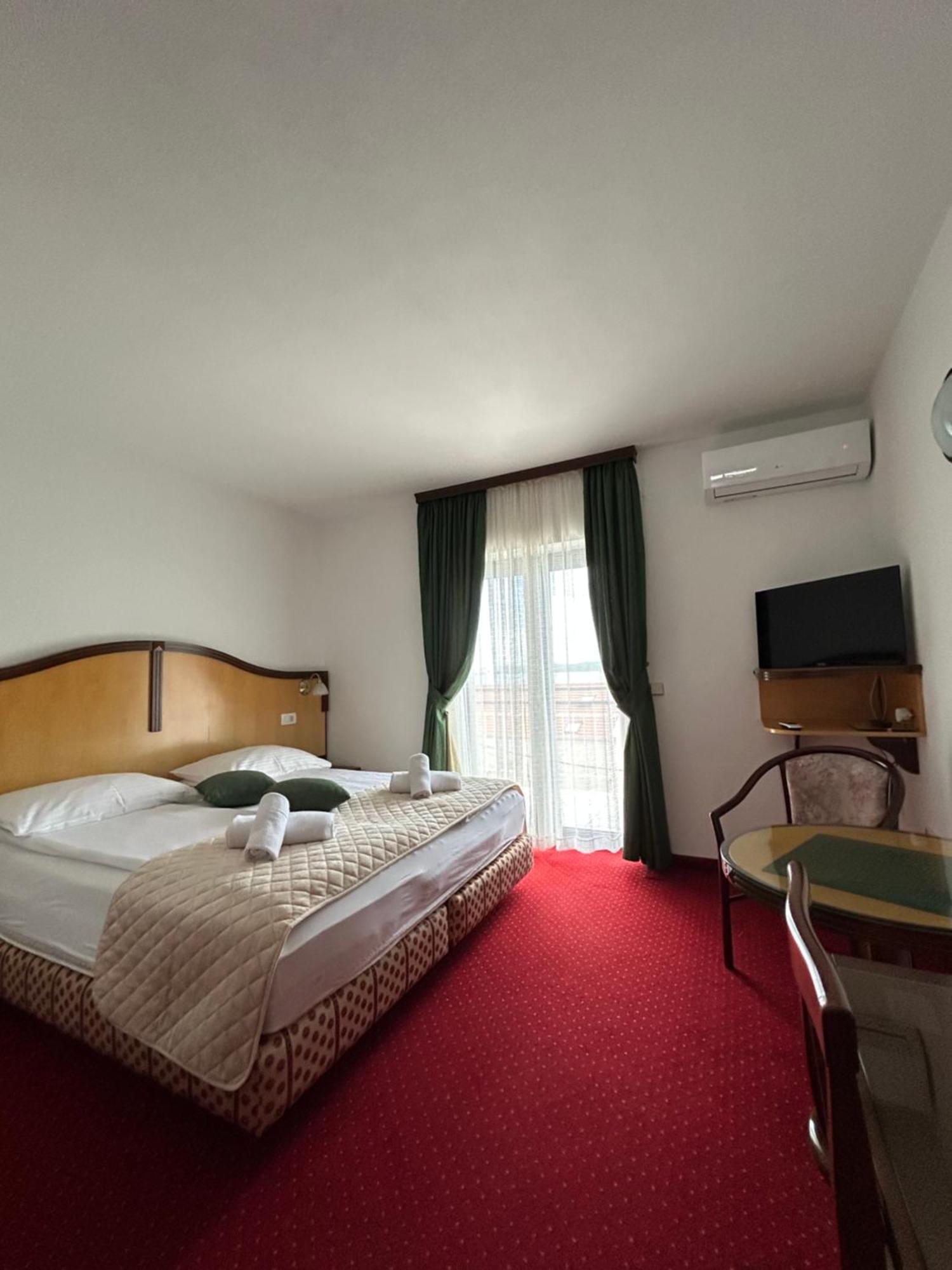 Hotel Bavaria Trogir Donji Seget Εξωτερικό φωτογραφία