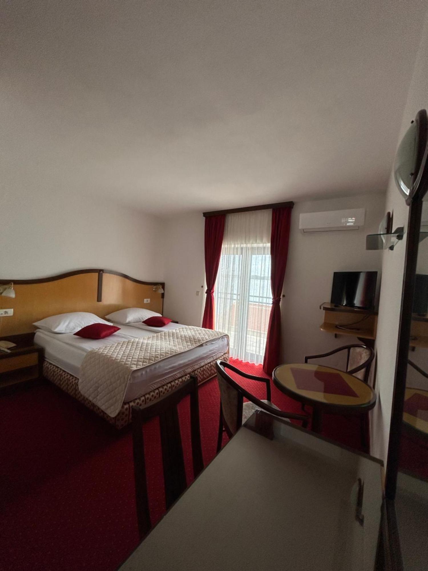 Hotel Bavaria Trogir Donji Seget Εξωτερικό φωτογραφία